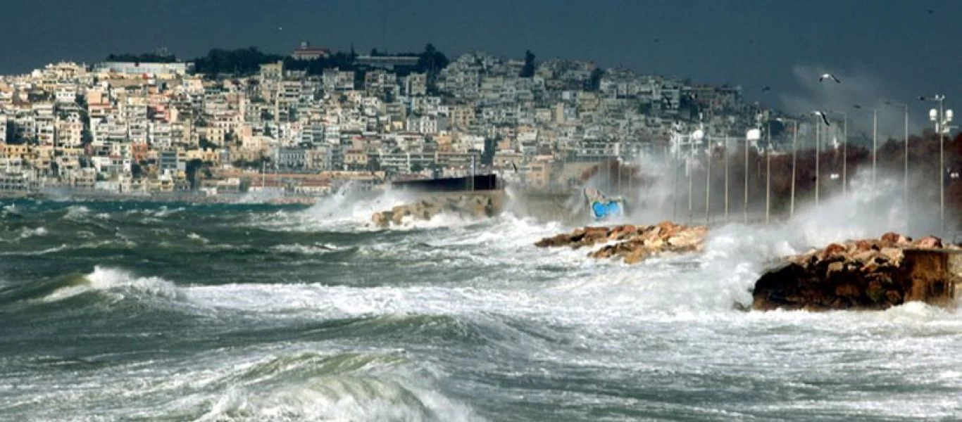 Απαγορευτικό απόπλου: Ακυρώνονται λόγω των θυελλωδών ανέμων τα πρωινά δρομολόγια από τον Πειραιά